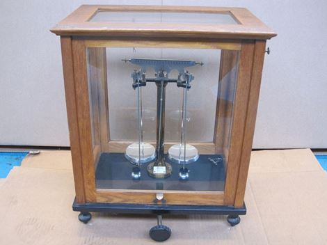 v-C3-A6gt-2-b1 Laboratorievægt - Billede 1
