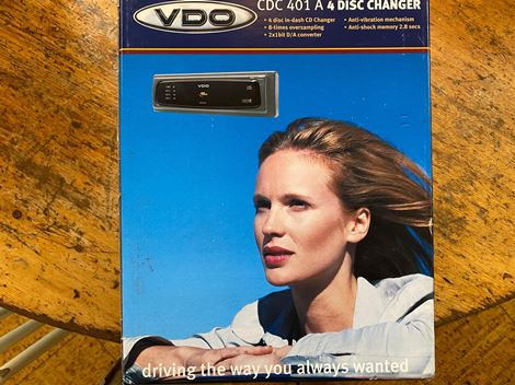 vdo-20cdc-20401-20a VDO CRC 401 A - 4 CD changer - Billede 1