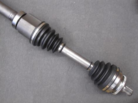 volvo-208252046 Drivaksel højre volvo S60 V70 2000-08 m/ automatgear - Billede 1