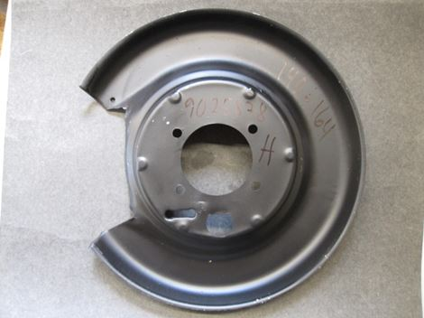 volvo-209025878 Ankerplade/støvplade bag højre 9025878, Volvo 140/160 1969-74 - Billede 1