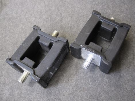 volvo-209492153 Gummiophæng foran volvo S60 V70 2000-08 2 stk - Billede 1