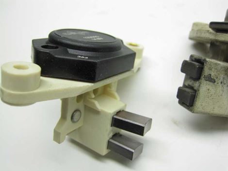 volvo-regulator-133095 Spændingsrelæ 133095, Volvo 240/740/940 - Billede 1