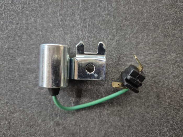 Kondensator B20A 241650, Volvo, firkantet gennemføring - Billede 2