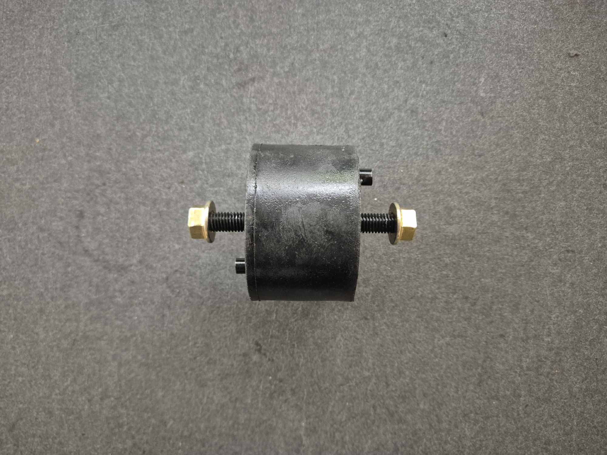 wp-17603512776266086885840144187400.jpg Motorophæng højre 1272346, Volvo 240 Diesel D20/D24 - Billede 1
