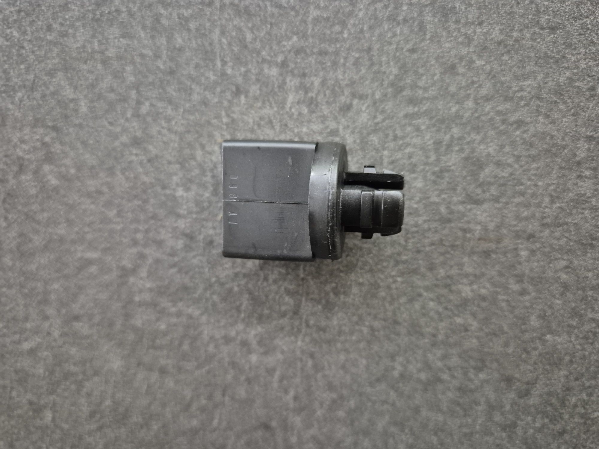 wp-17603573500736556184621146729789.jpg Udendørs temp sensor digital 1347010, Volvo 200/700/850 m.fl. - Billede 1
