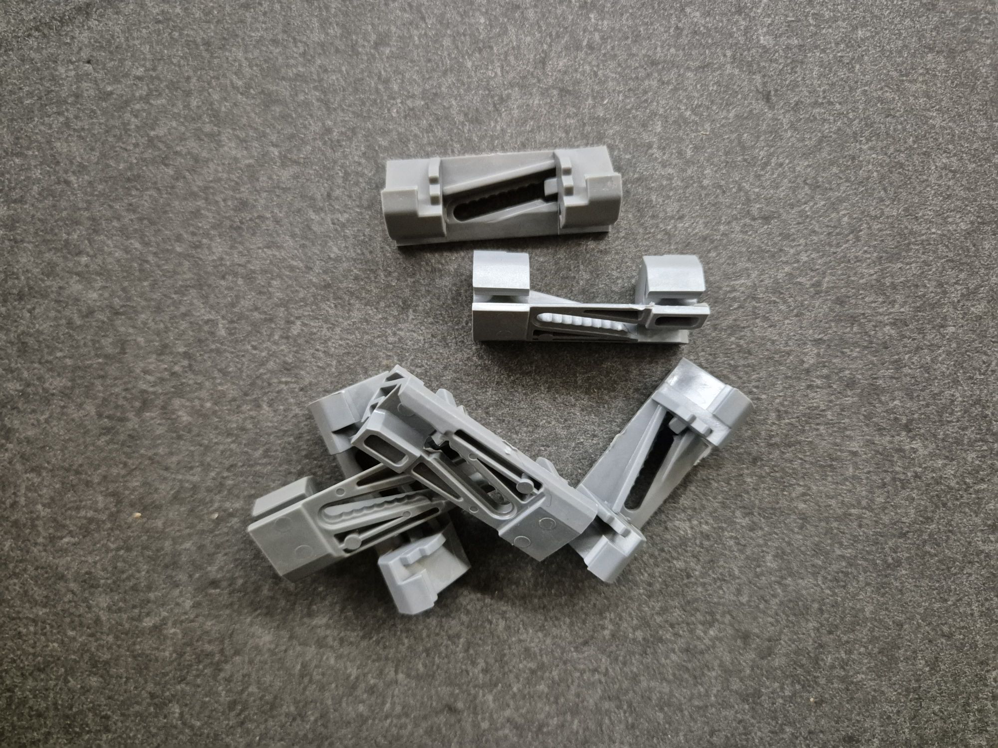wp-17605357173637935295663225472035.jpg Clips til karrosseritrim – forrude A-stolpe, Volvo S80 (-2006) - Billede 1