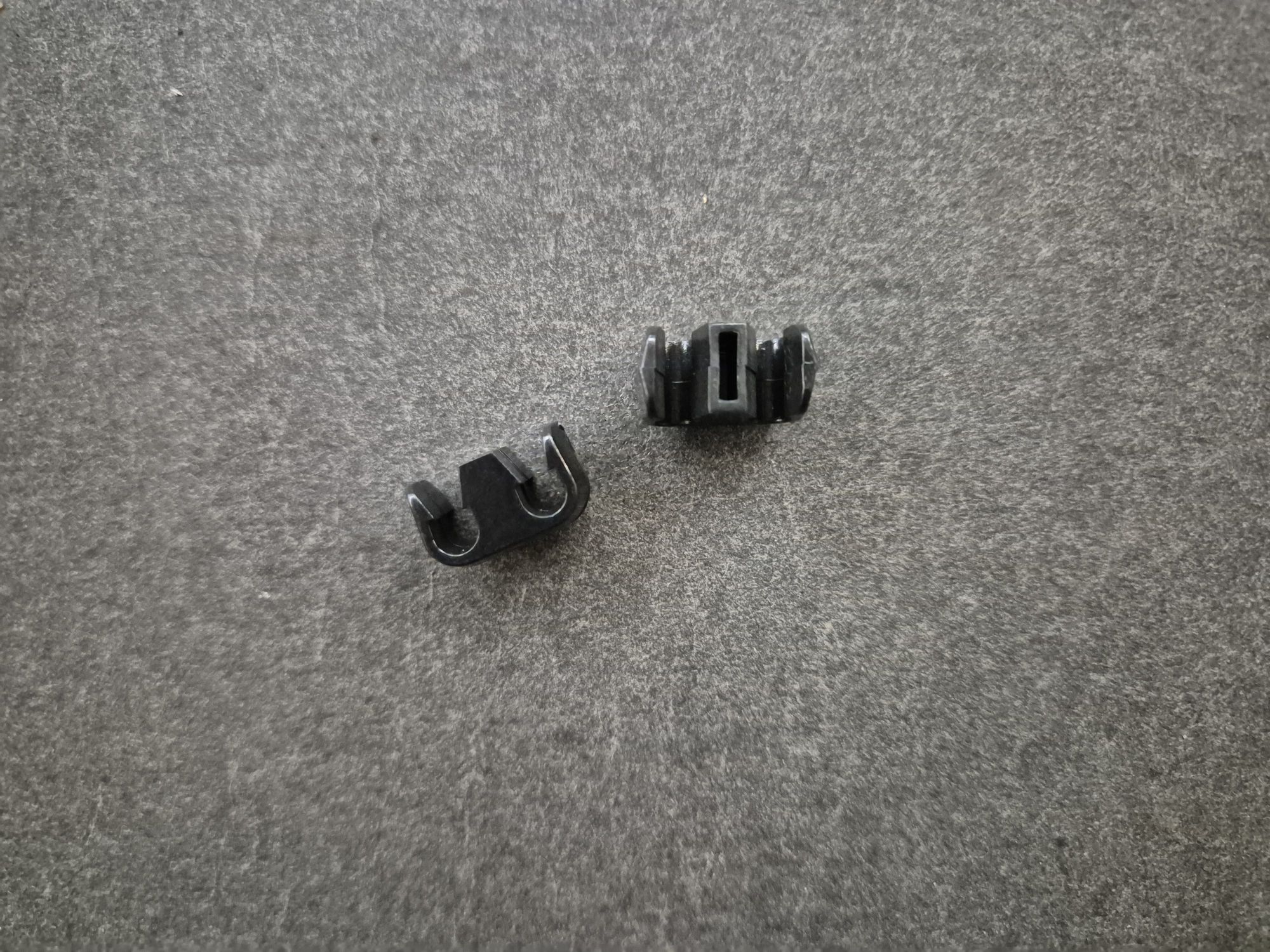 wp-1760961510515579954018746628714.jpg Clips til bremserør (original Volvo), Volvo 200, 300, 700, 900 - Billede 1