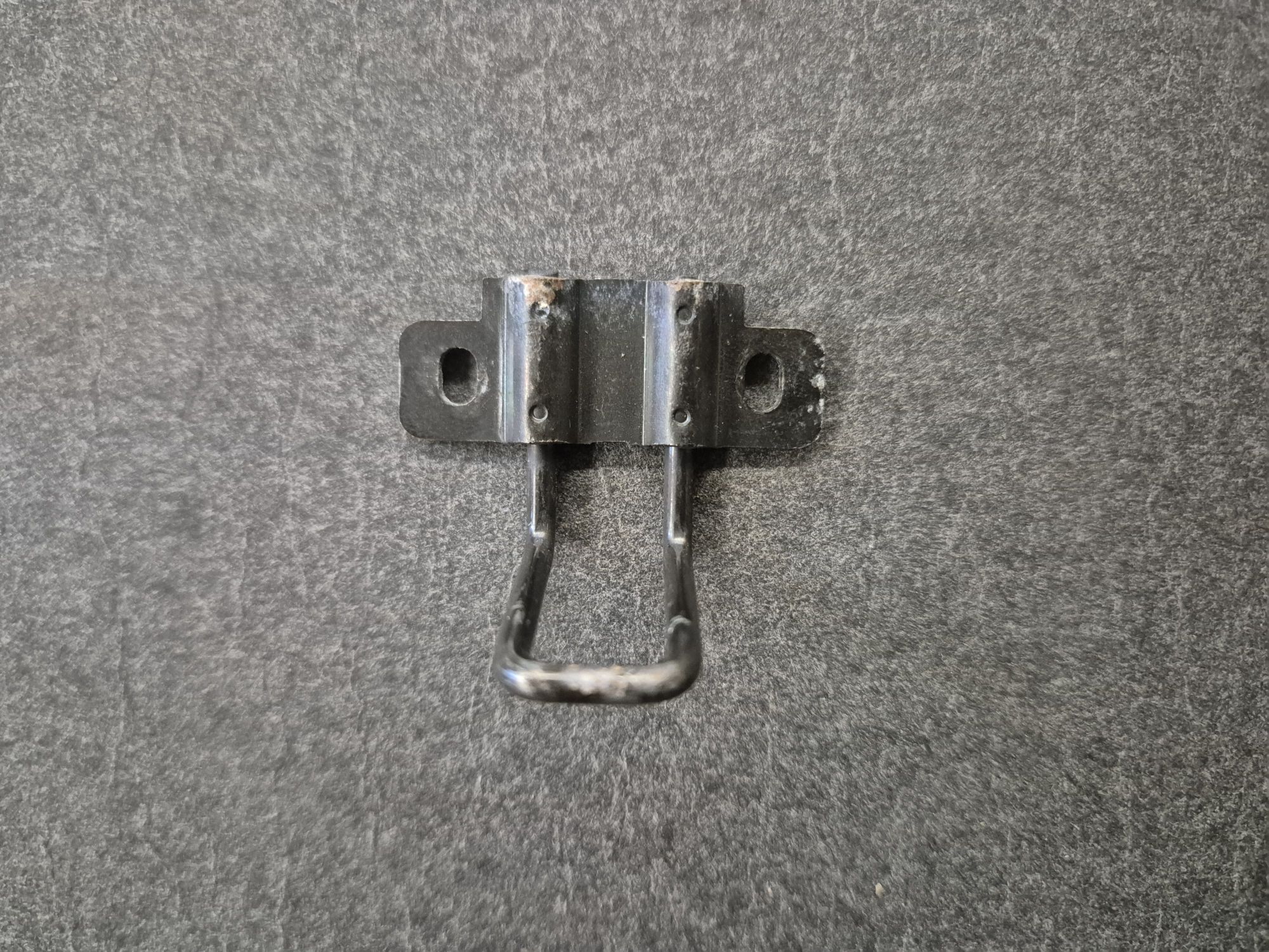 wp-17645930999594439355754345496470.jpg Låsebøjle til handskerum, ingen airbag i passagersiden LHD volvo 850 - Billede 1