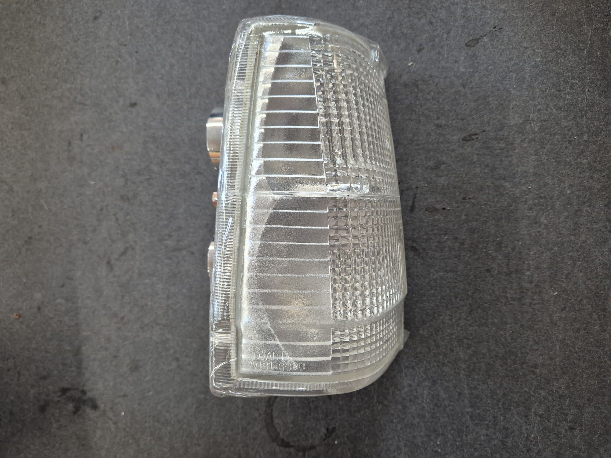 wp-1771587857888534744116881274405.jpg Blinklygte, højre, hvidt glas, 1392416W, Volvo 740 -89 / 760 -87 - Billede 1
