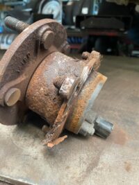 Hjulleje bagaksel – venstre/højre inkl. sensorring og bolte, uden AWD, Volvo C30, C70 (2006-), S40, V50 (2004-) - Billede 5